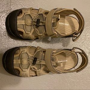 Buys Closed Toe Sandals